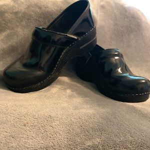 Danskos size 39 rubbing on the sides